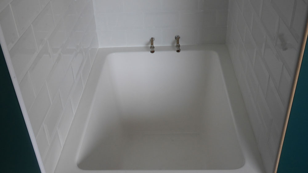 soaking tub